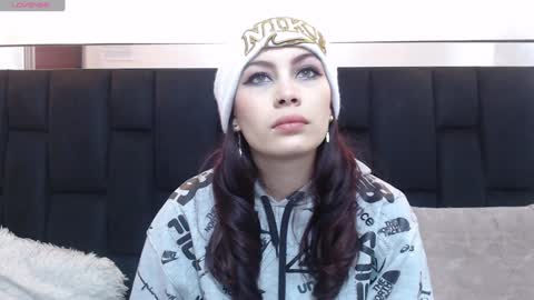 Yuyi online show from January 2025 11:09:02 AM