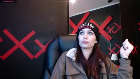 Yuyi online show from March 2025 11:11:01 AM