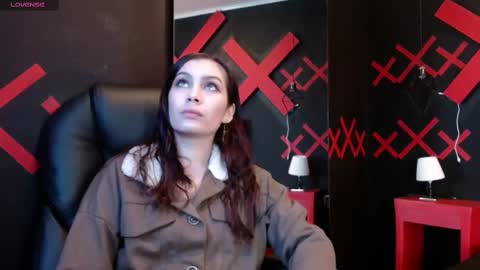 Yuyi online show from March 2025 11:19:01 AM