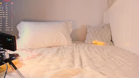 Snapshot of a1l3na_al3 chatting on September 2025 09:53:02 AM   Alena  online show from September 2025 09:53:02 AM