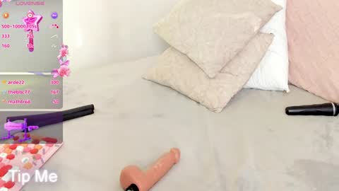 Alexandra  online show from January 2025 12:39:01 PM