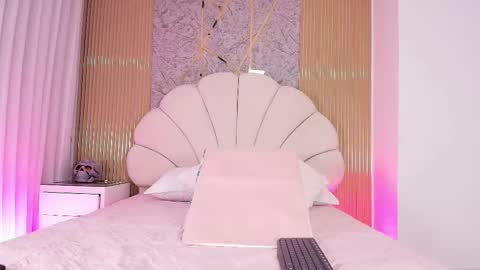 Snapshot of a_aisha chatting on November 2025 12:04:02 PM Aisha online show from November 2025 12:04:02 PM