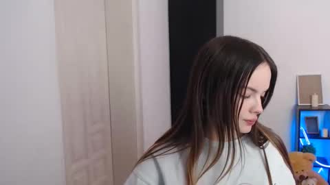 a_ariella_ online show from November 2025 01:59:02 PM