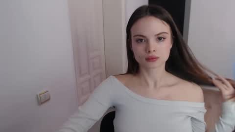 a_ariella_ online show from December 2025 02:44:01 PM