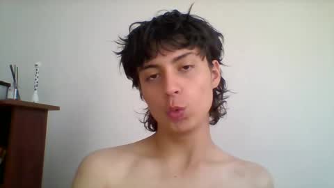 Snapshot of a_littlee_bear chatting on December 2024 12:18:02 PM a littlee bear online show from December 2024 12:18:02 PM