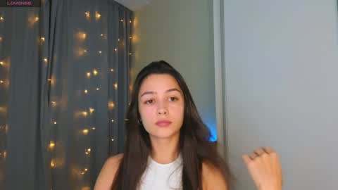 Snapshot of a_p_p_l_e chatting on December 2024 07:53:01 AM Mila and Jess online show from December 2024 07:53:01 AM
