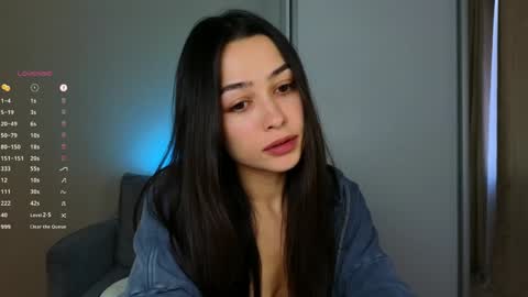 Snapshot of a_p_p_l_e chatting on December 2024 10:01:02 AM Mila and Jess online show from December 2024 10:01:02 AM