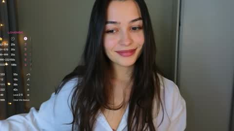 Snapshot of a_p_p_l_e chatting on January 2025 04:08:02 PM Mila and Jess online show from January 2025 04:08:02 PM