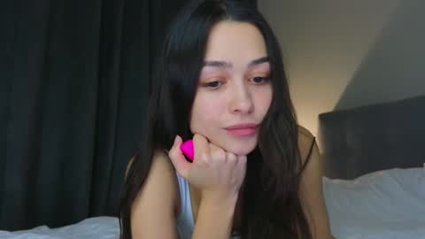 Snapshot of a_p_p_l_e chatting on February 2025 01:10:02 PM Mila and Jess online show from February 2025 01:10:02 PM