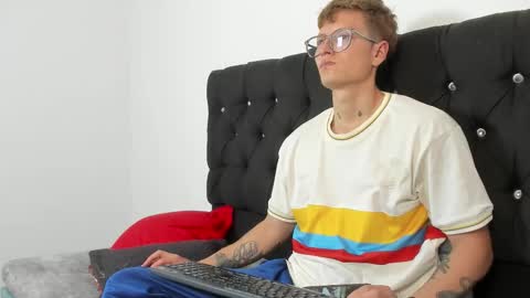 Snapshot of a_sexy_couple__ chatting on October 2025 09:13:02 PM A Sexy Couple online show from October 2025 09:13:02 PM