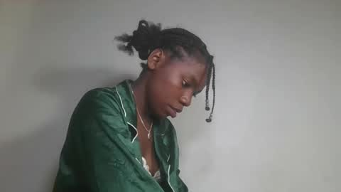 aangevelo online show from November 2025 10:08:02 PM