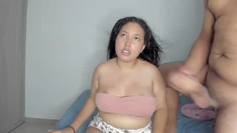 Snapshot of aaron_and_ann chatting on November 2025 06:51:01 PM Aaron y Ann online show from November 2025 06:51:01 PM