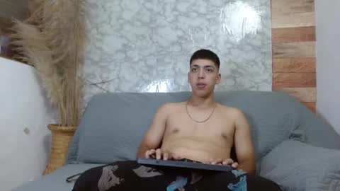 Snapshot of aaron_antonella_mds chatting on October 2025 08:42:01 PM Aaron y Antonella online show from October 2025 08:42:01 PM