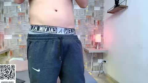 Snapshot of aaron_antonella_mds chatting on November 2025 09:02:02 PM Aaron y Antonella online show from November 2025 09:02:02 PM