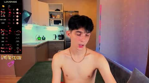 Snapshot of aaron_bang chatting on September 2025 07:41:01 PM Aaron Bang online show from September 2025 07:41:01 PM