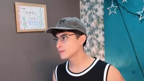 Aaron Ezequiel online show from January 2026 08:46:02 PM