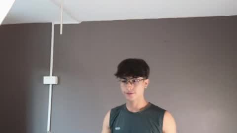 Aaron Ezequiel online show from April 2026 09:48:02 PM