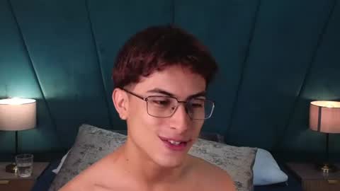 Snapshot of aaron_eze chatting on June 2026 12:41:02 PM Aaron Ezequiel online show from June 2026 12:41:02 PM