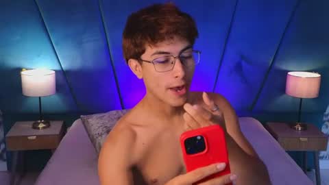 Snapshot of aaron_eze chatting on July 2026 01:07:01 PM Aaron Ezequiel online show from July 2026 01:07:01 PM
