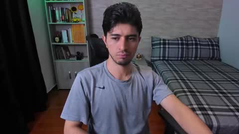 Aaron online show from November 2025 05:45:01 PM