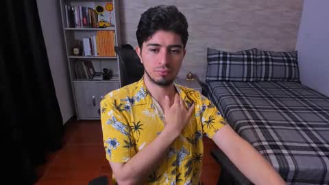 Aaron online show from November 2025 05:02:01 PM