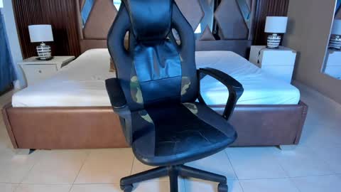 Aaron online show from December 2024 09:17:01 PM