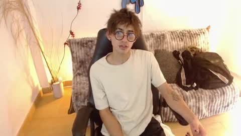 Aaron online show from February 2026 01:39:01 PM