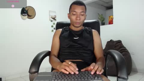 Snapshot of aaronblack1_ chatting on September 2025 08:38:01 AM Heyy my name is Aaron online show from September 2025 08:38:01 AM