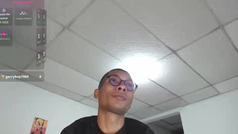 Snapshot of aaronblack1_ chatting on November 2025 04:46:02 AM Heyy my name is Aaron online show from November 2025 04:46:02 AM