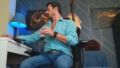 Snapshot of aaronbomer chatting on October 2025 08:33:01 AM Aaron online show from October 2025 08:33:01 AM