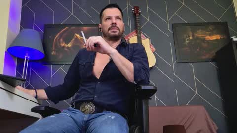 Aaron online show from December 2025 02:43:02 AM