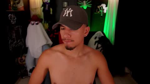 Snapshot of aaronfox_ chatting on October 2025 02:19:02 AM AARON online show from October 2025 02:19:02 AM