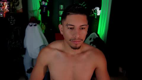 Snapshot of aaronfox_ chatting on October 2025 10:23:02 AM AARON online show from October 2025 10:23:02 AM