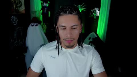 Snapshot of aaronfox_ chatting on October 2025 10:37:01 PM AARON online show from October 2025 10:37:01 PM