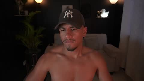 Snapshot of aaronfox_ chatting on November 2025 11:09:02 AM AARON online show from November 2025 11:09:02 AM