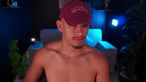 Snapshot of aaronfox_ chatting on November 2025 10:48:02 PM AARON online show from November 2025 10:48:02 PM