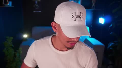 Snapshot of aaronfox_ chatting on November 2025 10:54:02 AM AARON online show from November 2025 10:54:02 AM