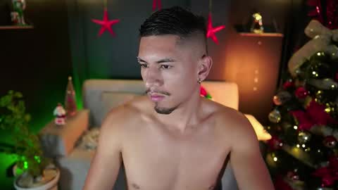 Snapshot of aaronfox_ chatting on December 2025 08:45:01 AM AARON online show from December 2025 08:45:01 AM