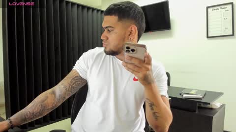 ig aaron hunter123 online show from March 2026 02:23:02 PM