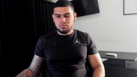 ig aaron hunter123 online show from April 2026 01:52:02 PM