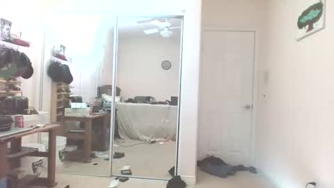 Snapshot of aaronprezent chatting on December 2025 06:55:02 AM aaronprezent online show from December 2025 06:55:02 AM