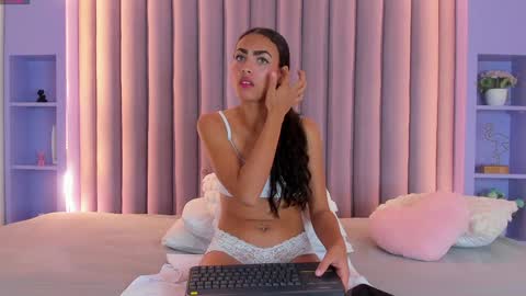 Snapshot of aashleytaylor chatting on February 2025 11:40:02 AM AASHLEY online show from February 2025 11:40:02 AM