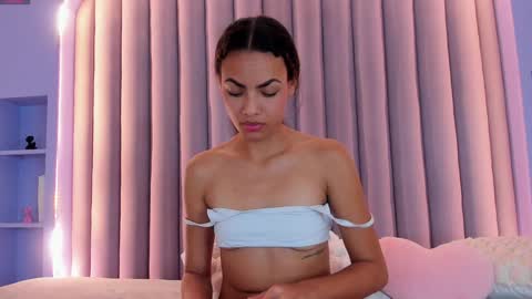 Snapshot of aashleytaylor chatting on February 2025 05:48:01 PM AASHLEY online show from February 2025 05:48:01 PM