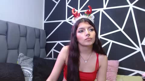 Snapshot of abby_and_chriss18 chatting on December 2024 02:34:02 AM Abby y Crhiss online show from December 2024 02:34:02 AM