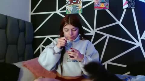 Snapshot of abby_and_chriss18 chatting on October 2025 03:01:02 AM Abby y Crhiss online show from October 2025 03:01:02 AM