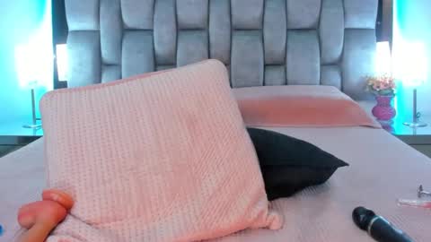 Snapshot of abby_blue01 chatting on February 2025 05:52:01 AM abby_blue01 online show from February 2025 05:52:01 AM