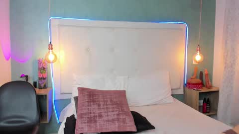 Abby Dixon  online show from January 2026 06:00:01 PM