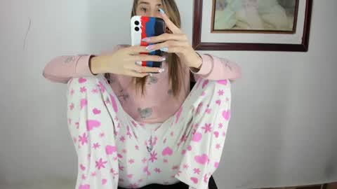 Snapshot of abbyhowlland chatting on March 2025 06:46:01 AM sara online show from March 2025 06:46:01 AM