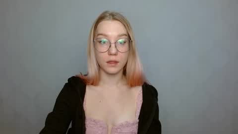 Snapshot of abbymoore__ chatting on January 2025 12:27:02 PM Abby Lovense is active online show from January 2025 12:27:02 PM