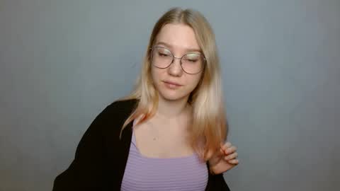 Snapshot of abbymoore__ chatting on January 2025 12:01:01 PM Abby Lovense is active online show from January 2025 12:01:01 PM